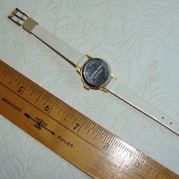 De Luxe Virgin Islands Ladies WATCH, Beige & Gold Tone 17 Jewels, Needs TLC C33 - Picture 8 of 8